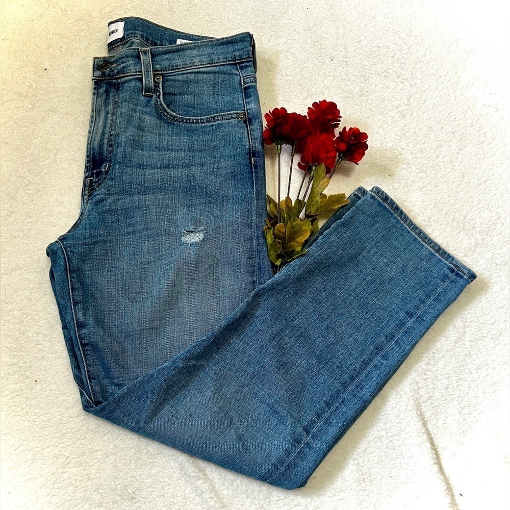 EDWIN Light Wash Elin Straight Leg Crop - Size 28 (Measures 31")